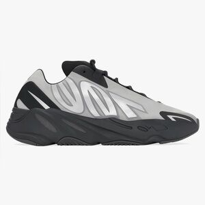 Adidas Yeezy Boost 700 MNVN Metallic GW9524 Men’s Shoes Sneakers 9.5 NWB